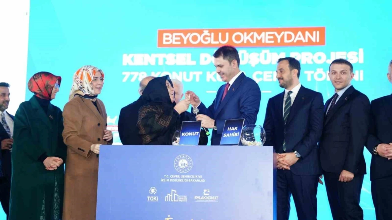 Bakan Kurum: "İstanbul&rsquo;umuzu kentsel d&ouml;n&uuml;ş&uuml;mle yenileyeceğiz, sosyal konutlarla g&uuml;&ccedil;lendireceğiz"

