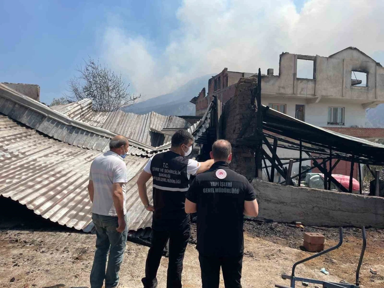 Bakan Kurum: &quot;(Sakarya’daki yangın) Şu ana kadar 7’si konut toplam 12 bağımsız bölümün yıkık ve ağır hasarlı olduğunu tespit ettik&quot;
