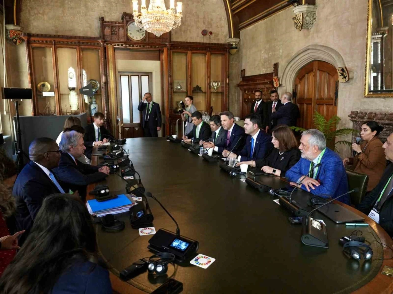 Bakan Kurum ve Bakan Bayraktar, BM Genel Sekreteri Guterres ile bir araya geldi
