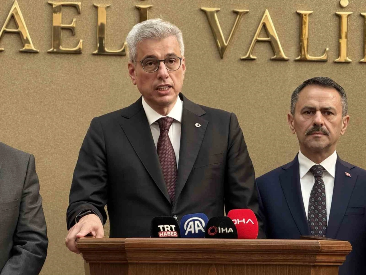 Bakan Memişoğlu uyardı: &quot;Toplumun yüzde 50’si kilolu, 3’te 1’i sigara kullanıyor&quot;
