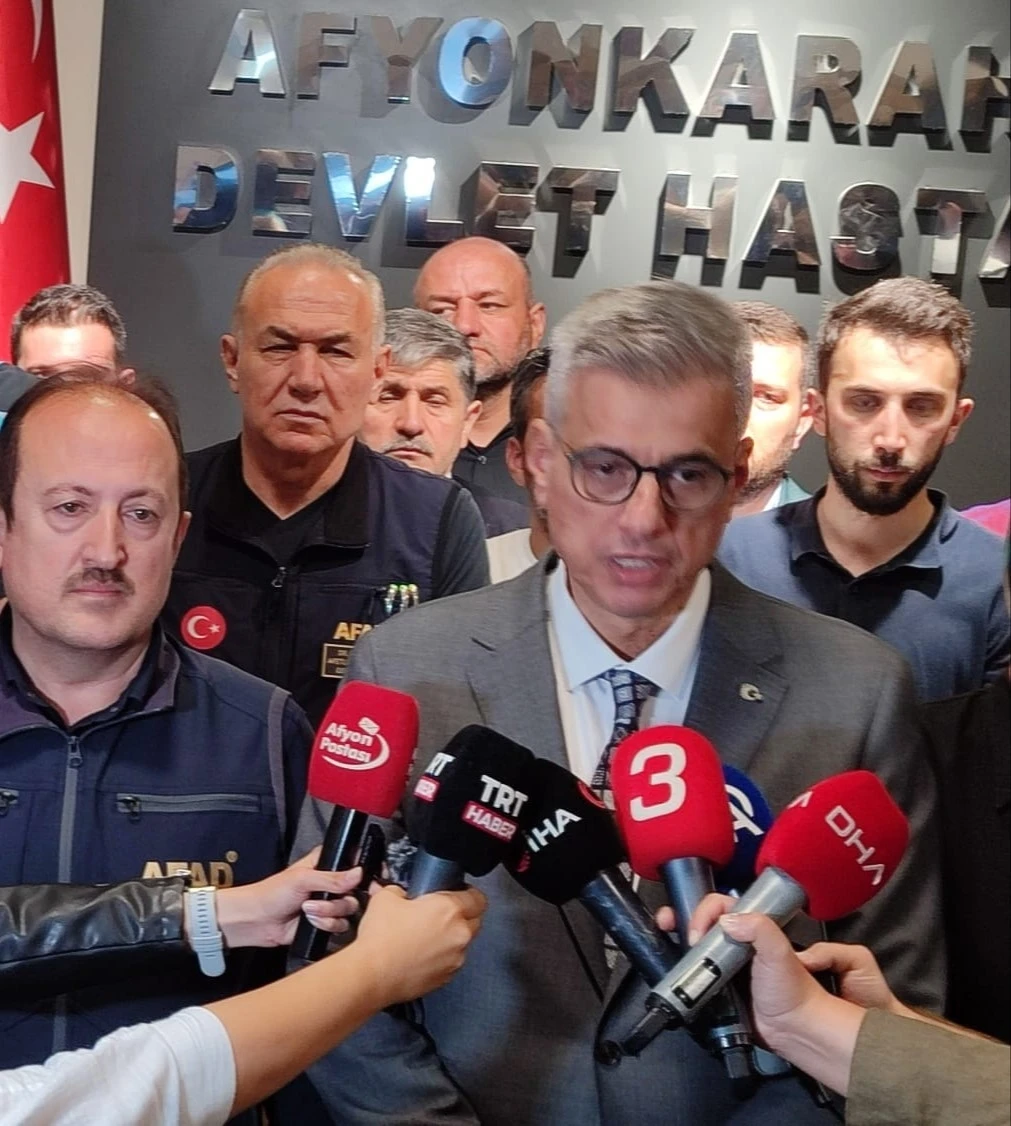 Bakan Memişoğlu yangın faciasında yaralanan kişileri ziyaret etti
