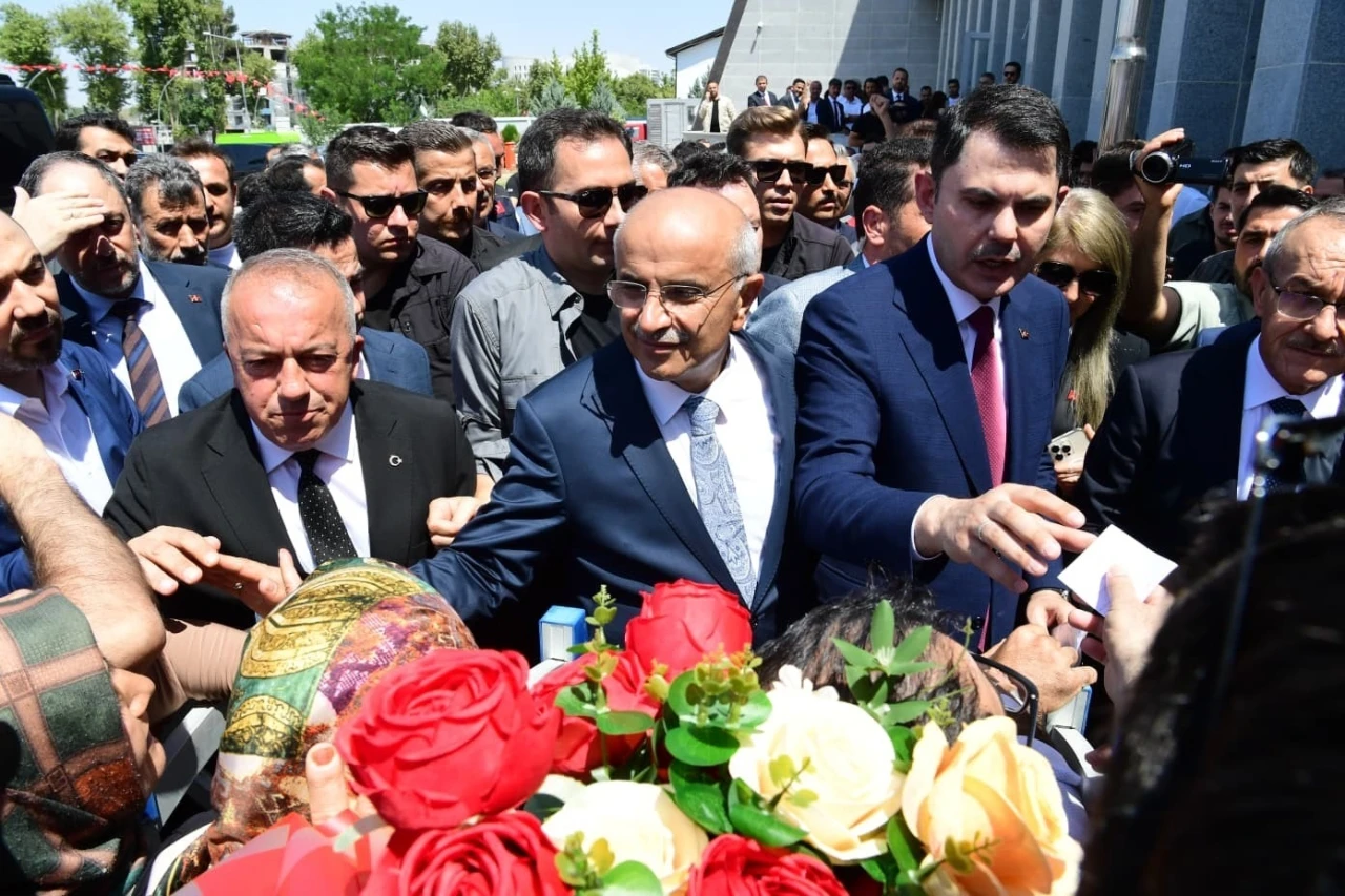 Bakan Murat Kurum&rsquo;dan Başkan Er ile Belediye Meclis &uuml;yelerine teşekk&uuml;r
