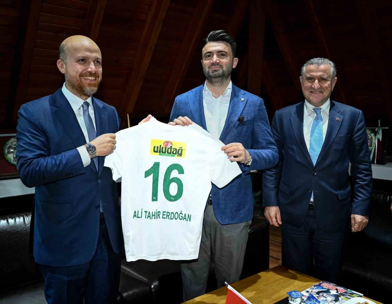 Bakan Osman Aşkın Bak ve Bilal Erdoğan’dan Bursaspor’a ziyaret
