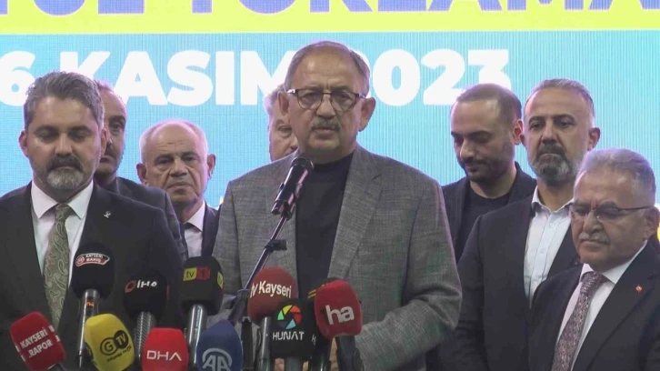 Bakan Özhaseki: “Muhalefette olan arkadaşlar, ‘AK Partililer bizi engelliyor’ diyorlar. Emin olun gülesim geliyor”
