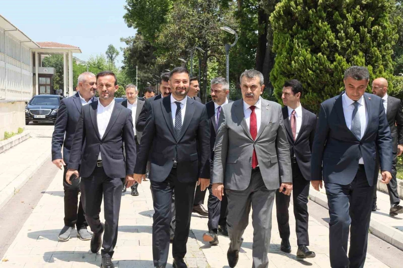 Bakan Tekin&rsquo;den Kağıthane Belediyesi&rsquo;ne ziyaret
