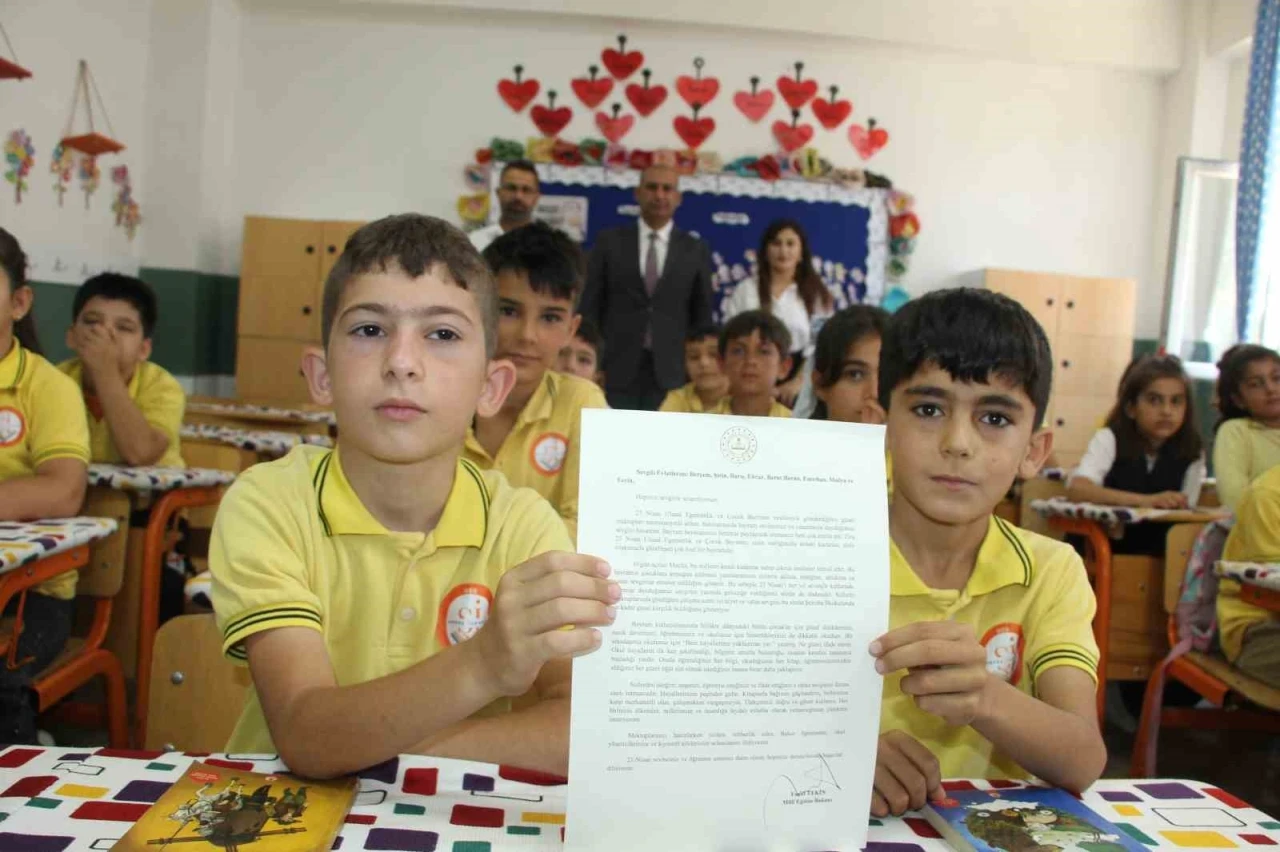 Bakan Tekin&rsquo;den Şırnaklı &ouml;ğrencilerin mektuplarına duygusal cevap
