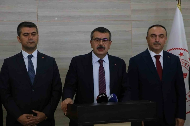 Bakan Tekin, eğitimde depreme karşı aldıkları &ouml;nlemi a&ccedil;ıkladı
