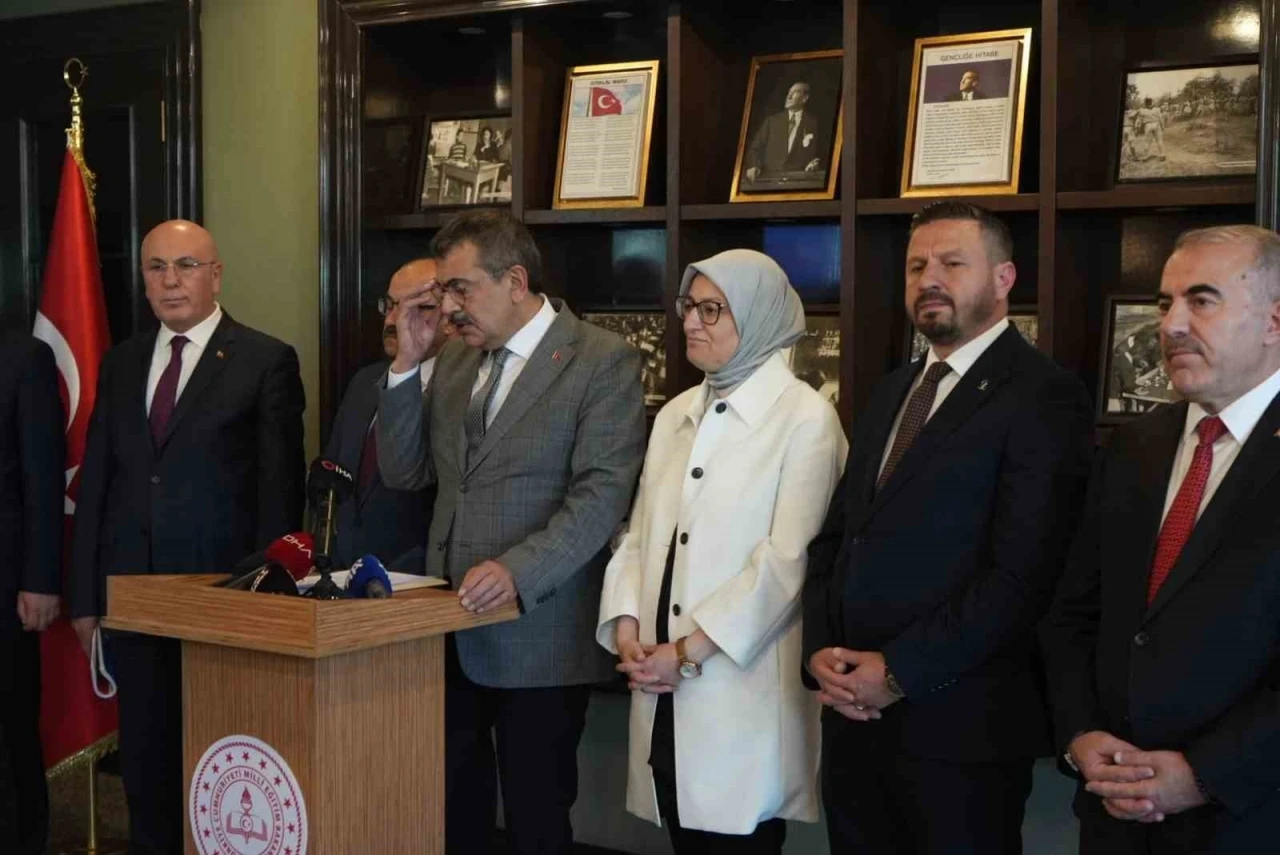 Bakan Tekin: &quot;Balıkesir’de 22 yılda 17 milyar TL’lik yatırım yaptık&quot;
