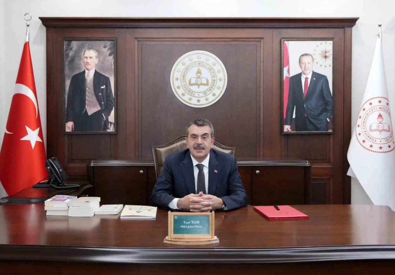 Bakan Tekin: "Evlatlarımızın karne heyecanını i&ccedil;tenlikle paylaşıyorum"
