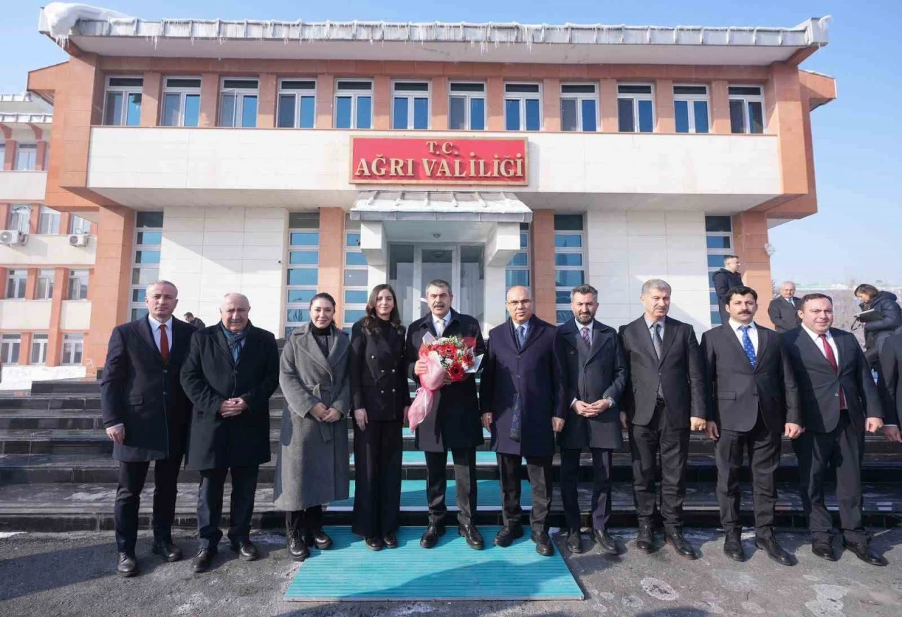 Bakan Tekin: "İlk defa orta&ouml;ğretim kurumlarına kayıt yaptıran &ouml;ğrencilerimizde mesleki ve teknik eğitimin oranı y&uuml;zde 43&rsquo;e &ccedil;ıktı"
