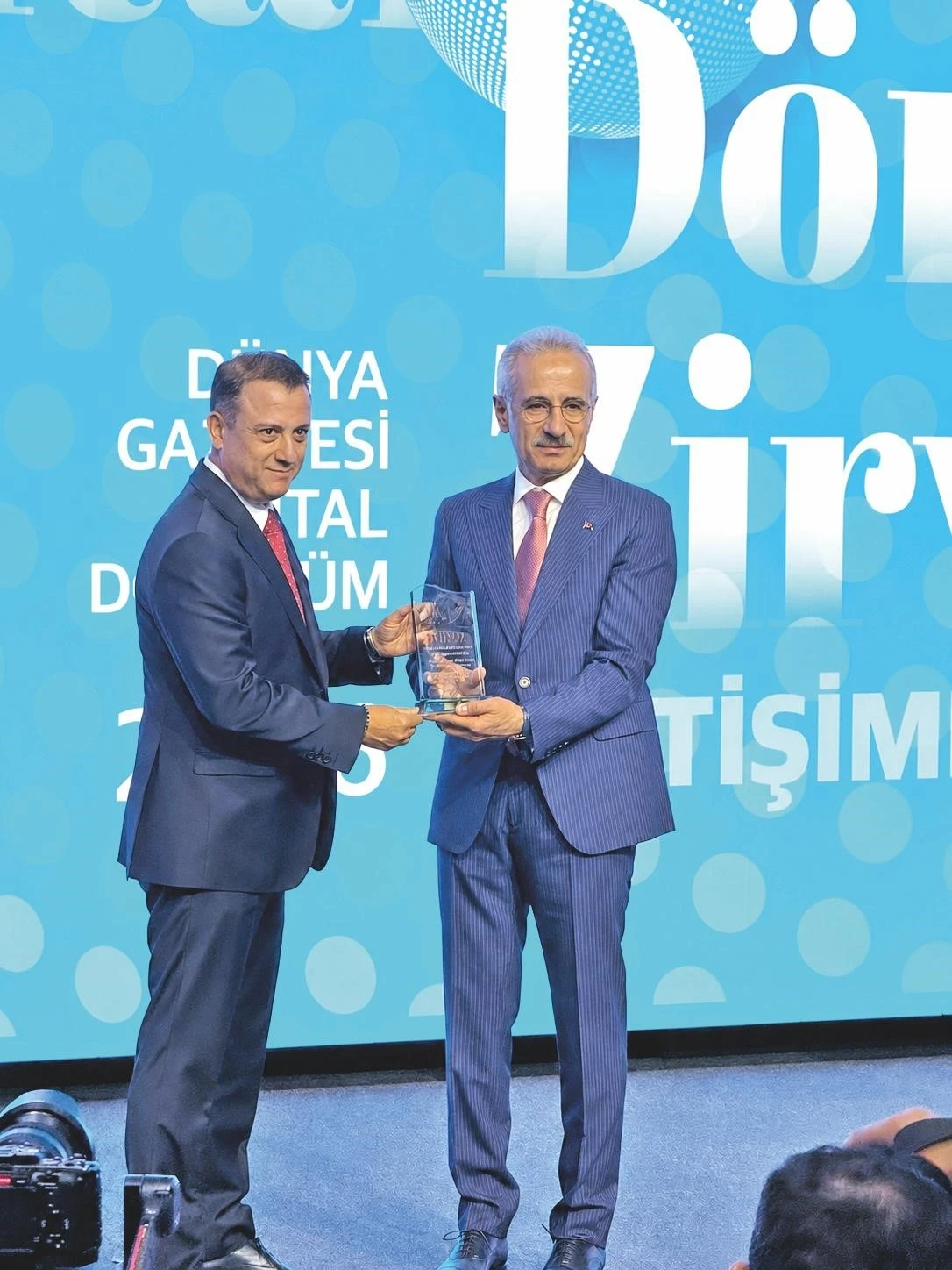 Bakan Uraloğlu D&ouml;n&uuml;ş&uuml;m Zirvesi&rsquo;nde a&ccedil;ıkladı: "5G abone sayısı İki bu&ccedil;uk ayda 40 milyonu aştı"
