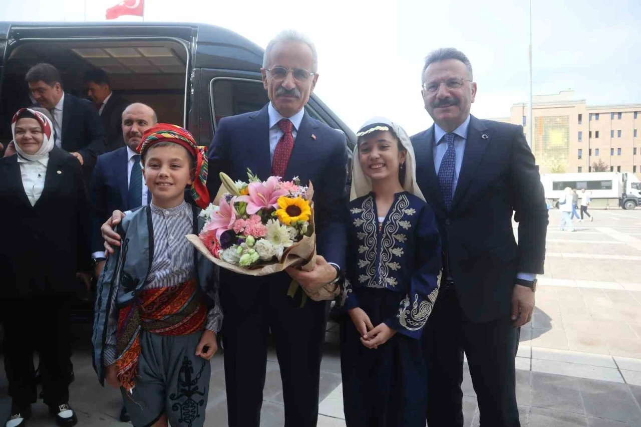 Bakan Uraloğlu Eskişehir Valiliği’ne ziyarette bulundu
