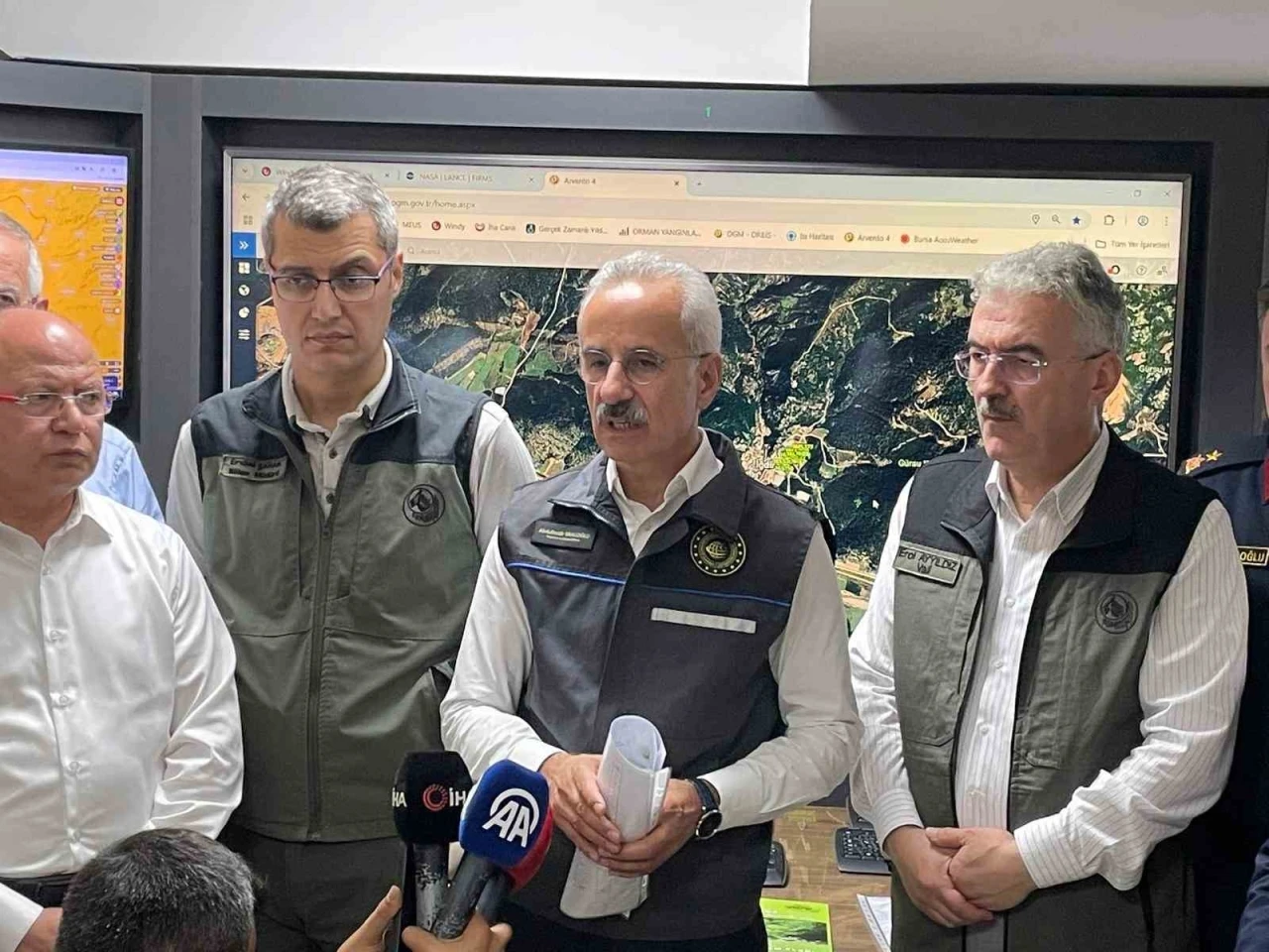 Bakan Uraloğlu: &quot;2 mahallemiz boşaltıldı. Yangından dolayı yaralanan hiç kimse yok&quot;
