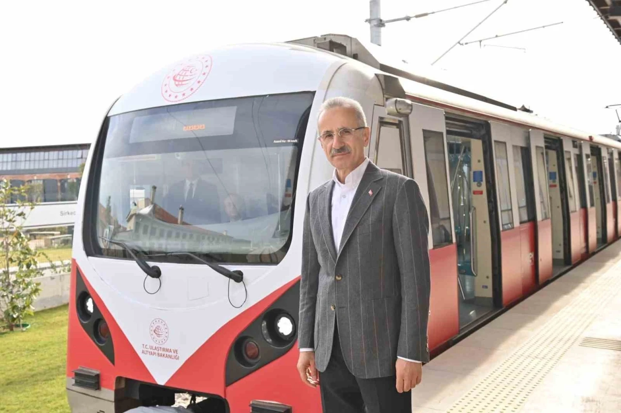 Bakan Uraloğlu: &quot;29 Ekim’de Ankara, İstanbul ve İzmir’de Bakanlığa bağlı kent içi raylı sistem hatları ücretsiz olacak&quot;
