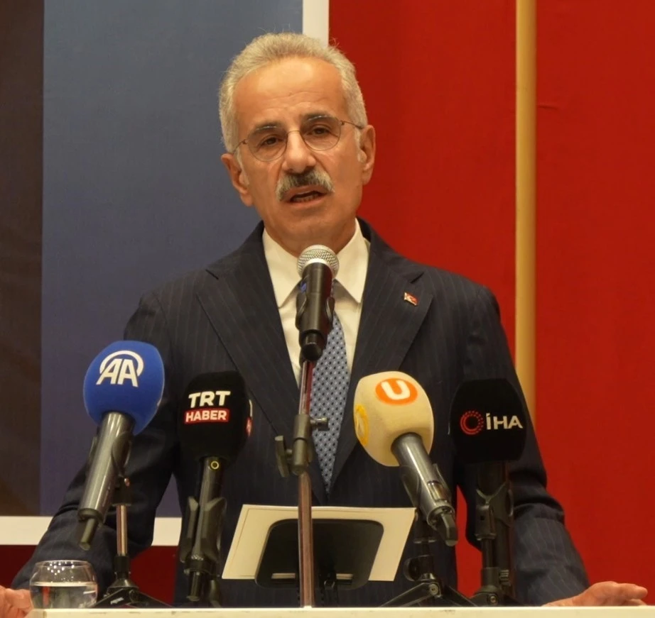 Bakan Uraloğlu: "7 Haziran akşamı g&ouml;z&uuml;m&uuml;z kulağımız Tekke&rsquo;de olacak"
