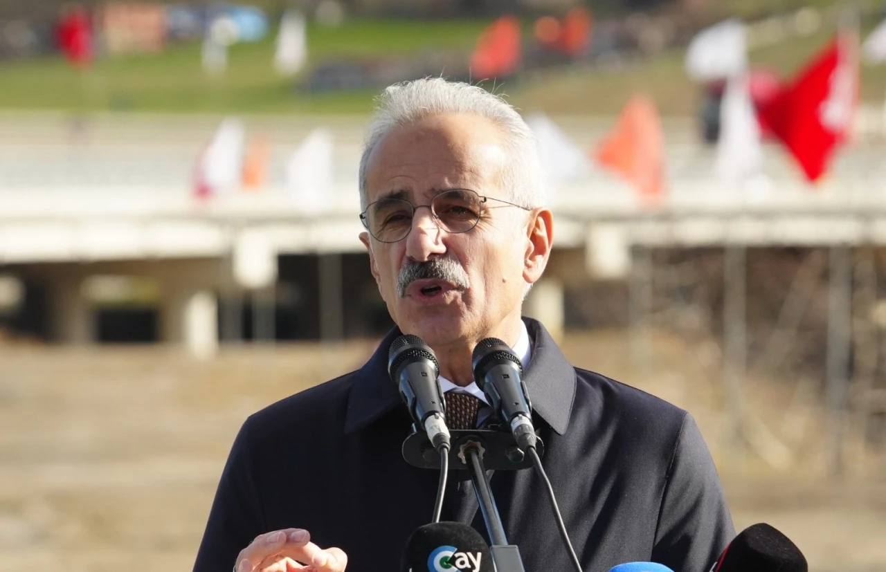 Bakan Uraloğlu: "Hızlı tren projesi tamamlandığında Ankara-Samsun arası 2,5 saate d&uuml;şecek"
