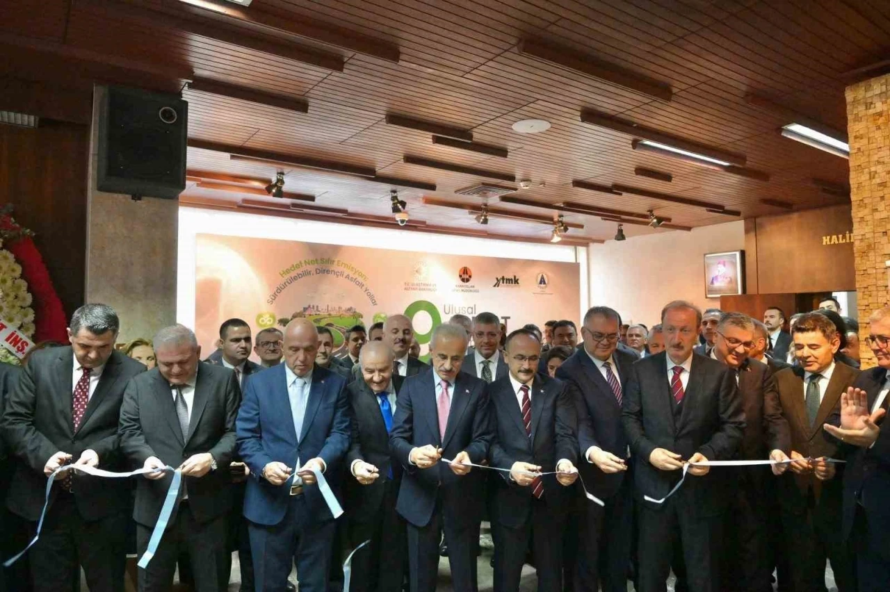 Bakan Uraloğlu: &quot;Otoyol artış hızında Avrupa’da 1’inci sıradayız&quot;
