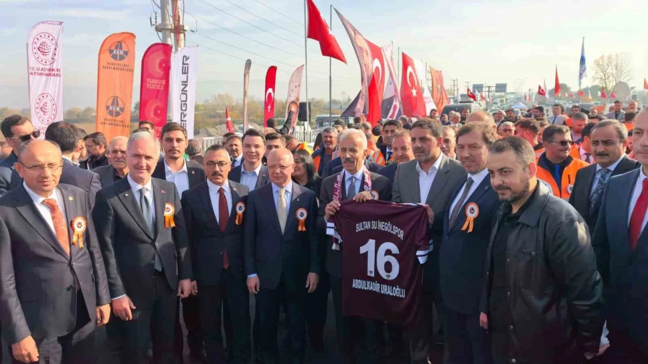 Bakan Uraloğlu: "Öümüzdeki yıl Bursa’mıza yüksek hızlı trenle seyahat edeceğiz"
