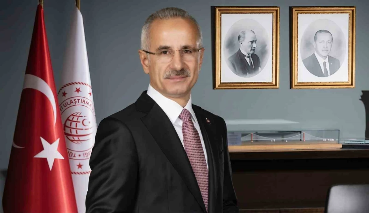 Bakan Uraloğlu: "Sahipsiz hatların yasa dışı faaliyetlerde kullanılmasının &ouml;n&uuml;ne ge&ccedil;eceğiz"
