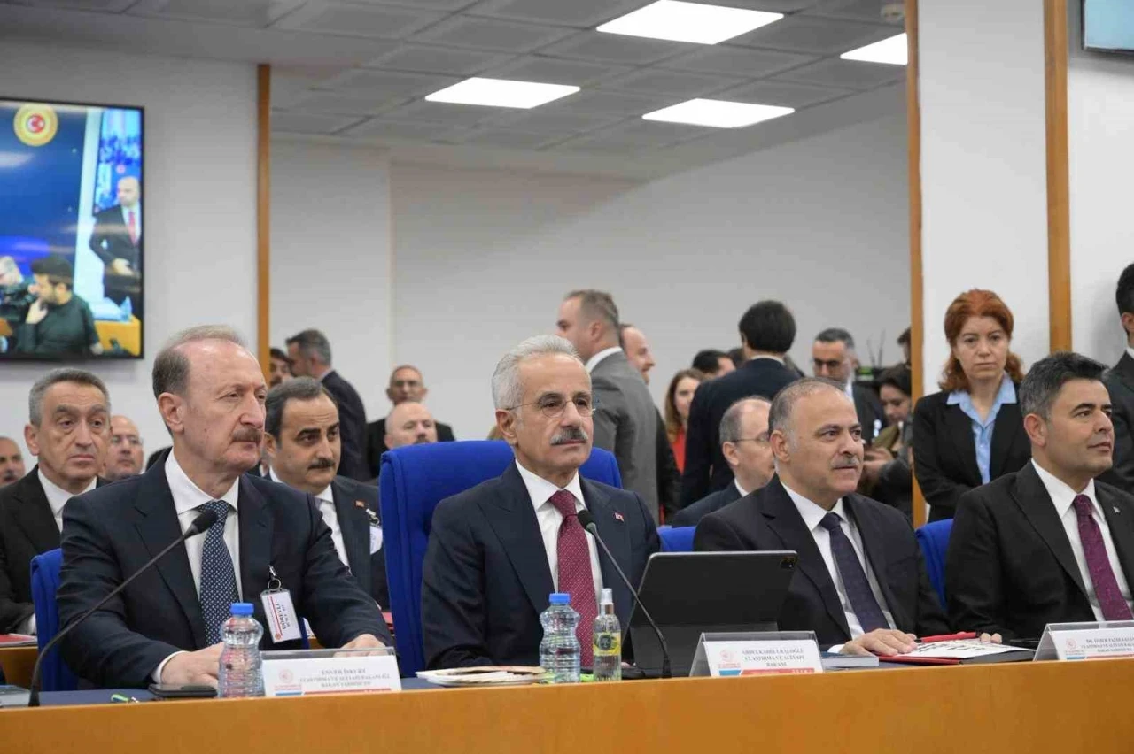 Bakan Uraloğlu: &quot;Toplam yatırım tutarı 189 milyar lira olan 44 projeyi tamamladık&quot;
