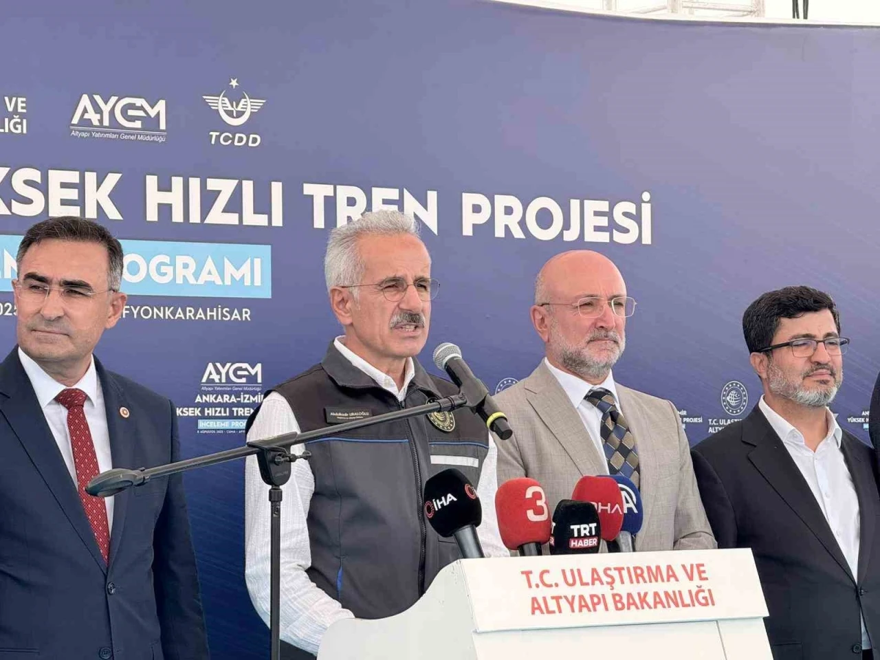Bakan Uraloğlu: &quot;Yaklaşık 11,5 milyon insanımız hızlı tren konforuna kavuşacak&quot;
