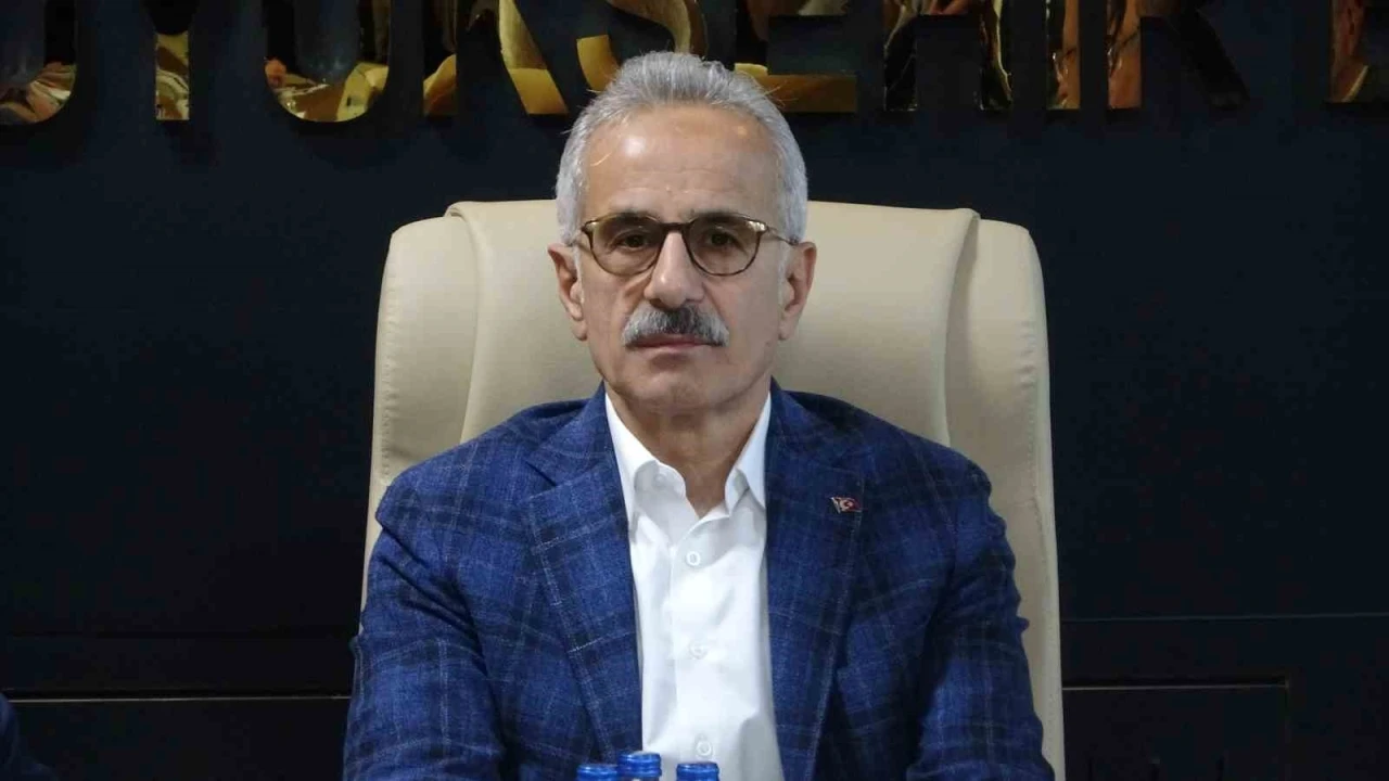 Bakan Uraloğlu, sel felaketinin yaşandığı Trabzon’da incelemelerde bulundu
