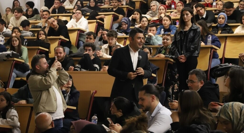 Bakan Yardımcısı Boyraz, öğrencilere &quot;Türkiye Yüzyılı’nda Ulaştırma Vizyonu&quot;nu anlattı
