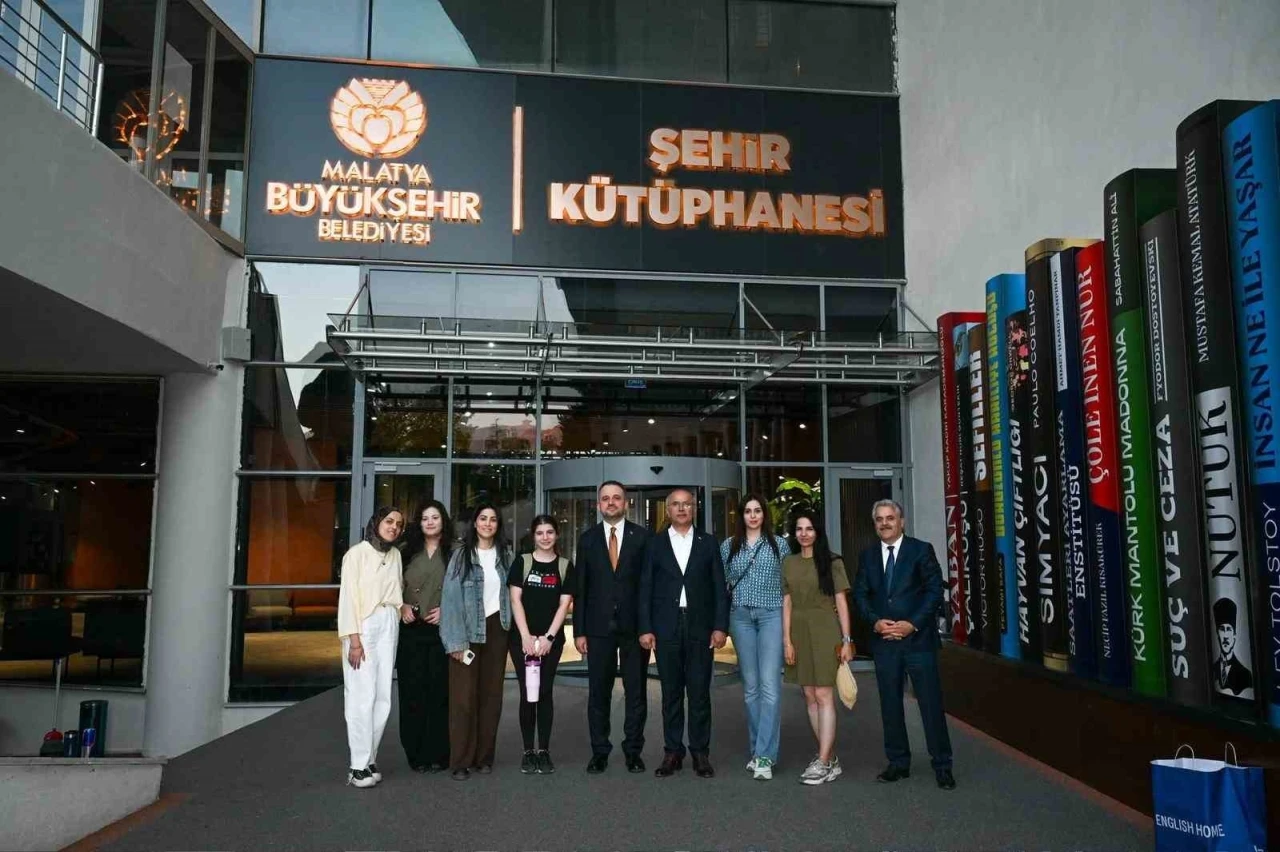 Bakan Yardımcısı Dr. Enes Eminoğlu&rsquo;ndan Şehir K&uuml;t&uuml;phanesine tam not
