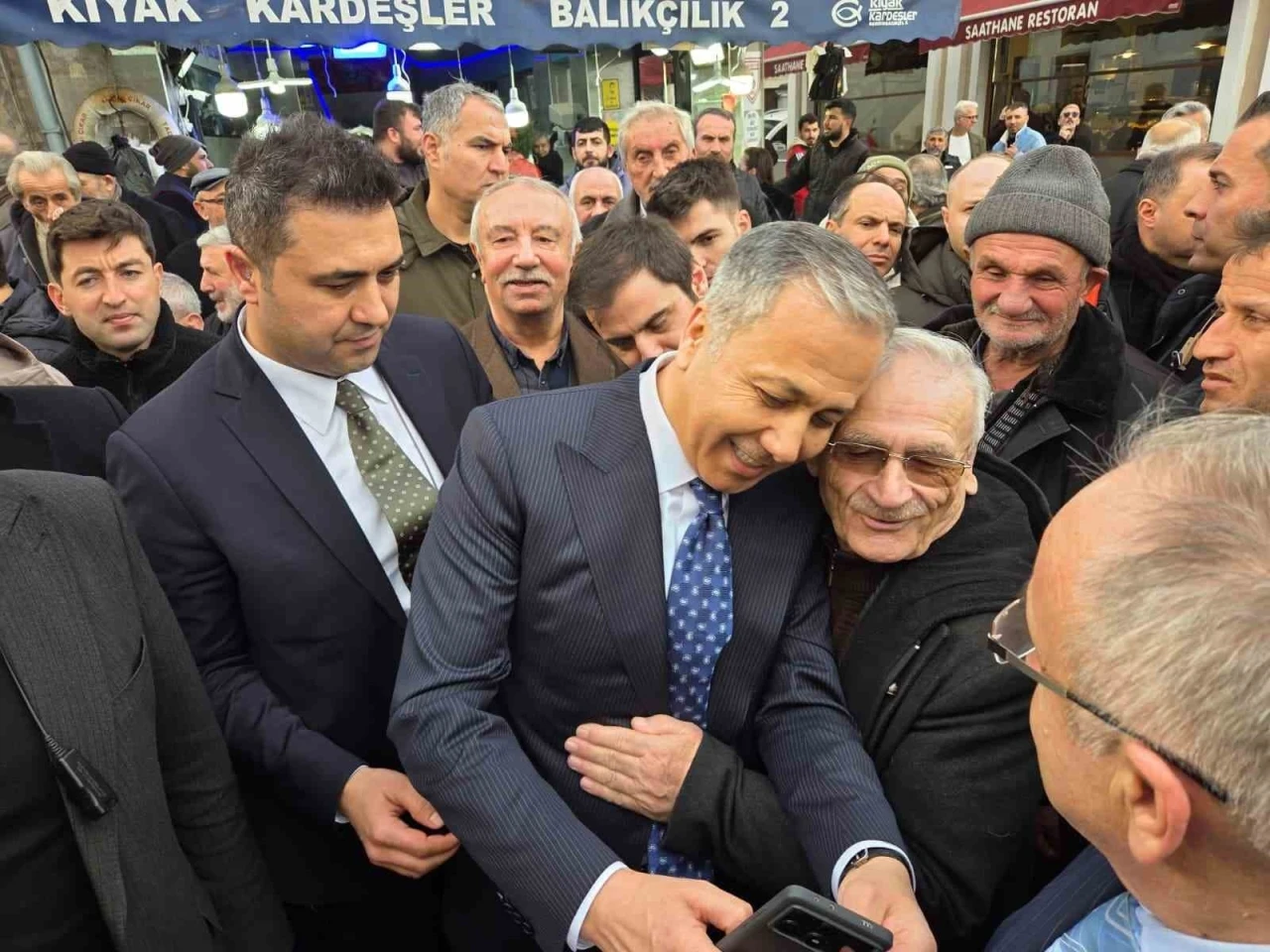 Bakan Yerlikaya&rsquo;dan emekliye: "Sizlerin g&ouml;nl&uuml;n&uuml; kazanacağız"
