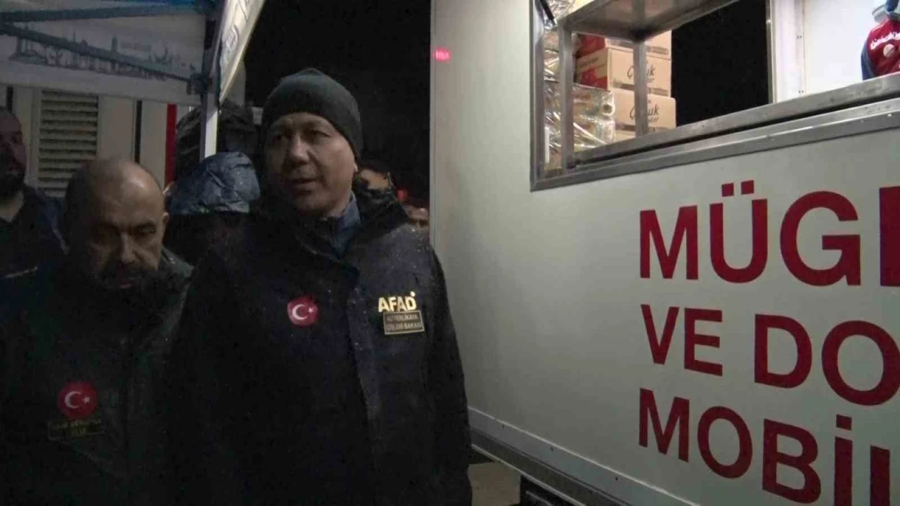 Bakan Yerlikaya depremzedelerle bir araya geldi