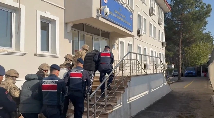 Bakan Yerlikaya: &quot;Yasa dışı bahis suçuna yönelik operasyonlarda 42 şüpheliyi yakaladık, 27’si tutuklandı&quot;
