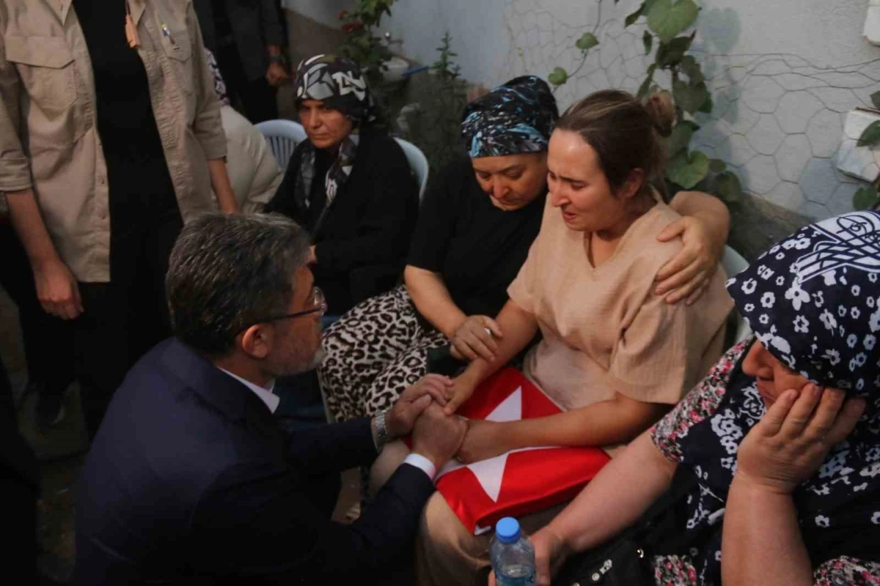 Bakan Yumaklı’dan şehit ailesine taziye ziyareti
