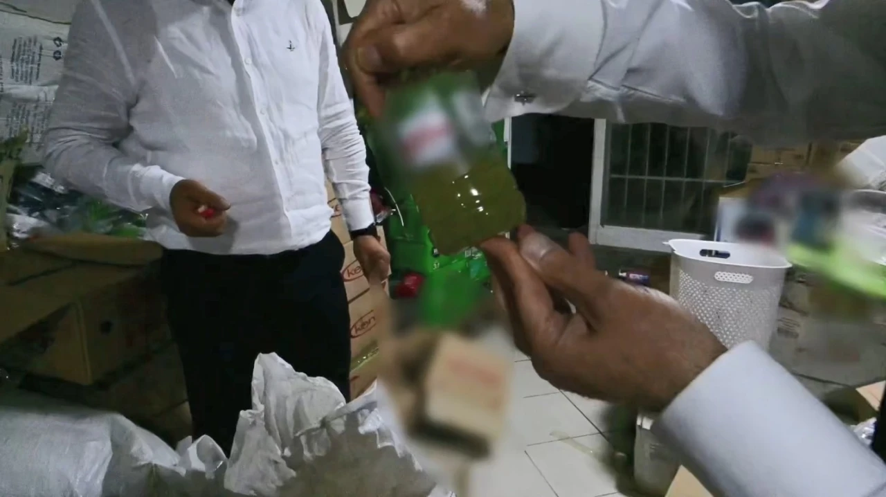 Bakan Yumaklı: "Son tüketim tarihi geçmiş yaklaşık 30 ton gıda ürünü ele geçirilmiştir"
