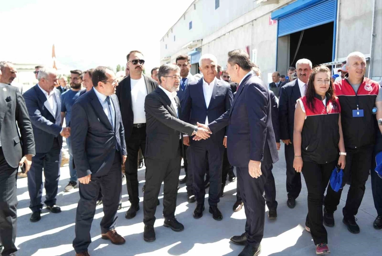 Bakan Yumaklı: &quot;Tohumda dünyanın ilk 10 ülkesinden biriyiz&quot;

