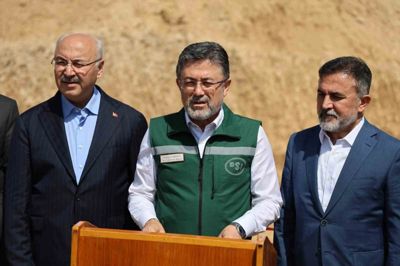 Bakan Yumaklı: &quot;Yapay zeka sulama sistemlerine de entegre oldu&quot;
