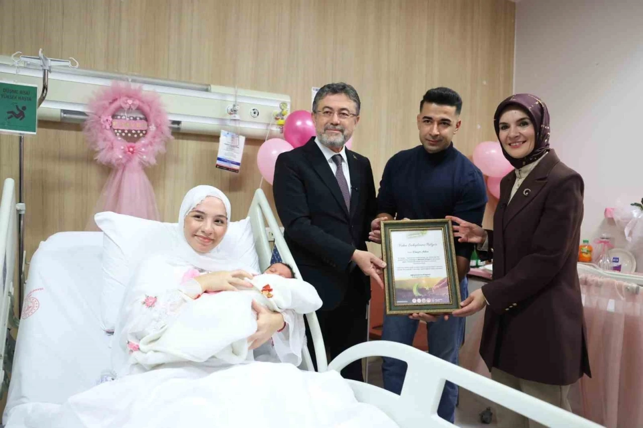 Bakanlar Göktaş ve Yumaklı’dan &quot;Her Aile 1 Fidan Sevdamız Yeşil Vatan&quot; kampanyası kapsamında yeni doğan bebeklere ziyaret
