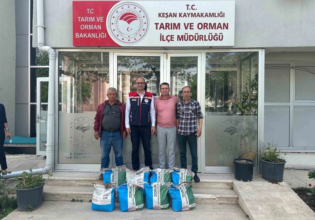 Bakanlığın yüzde 75 hibesiyle 73 üreticiye kuru fasulye tohumu verildi
