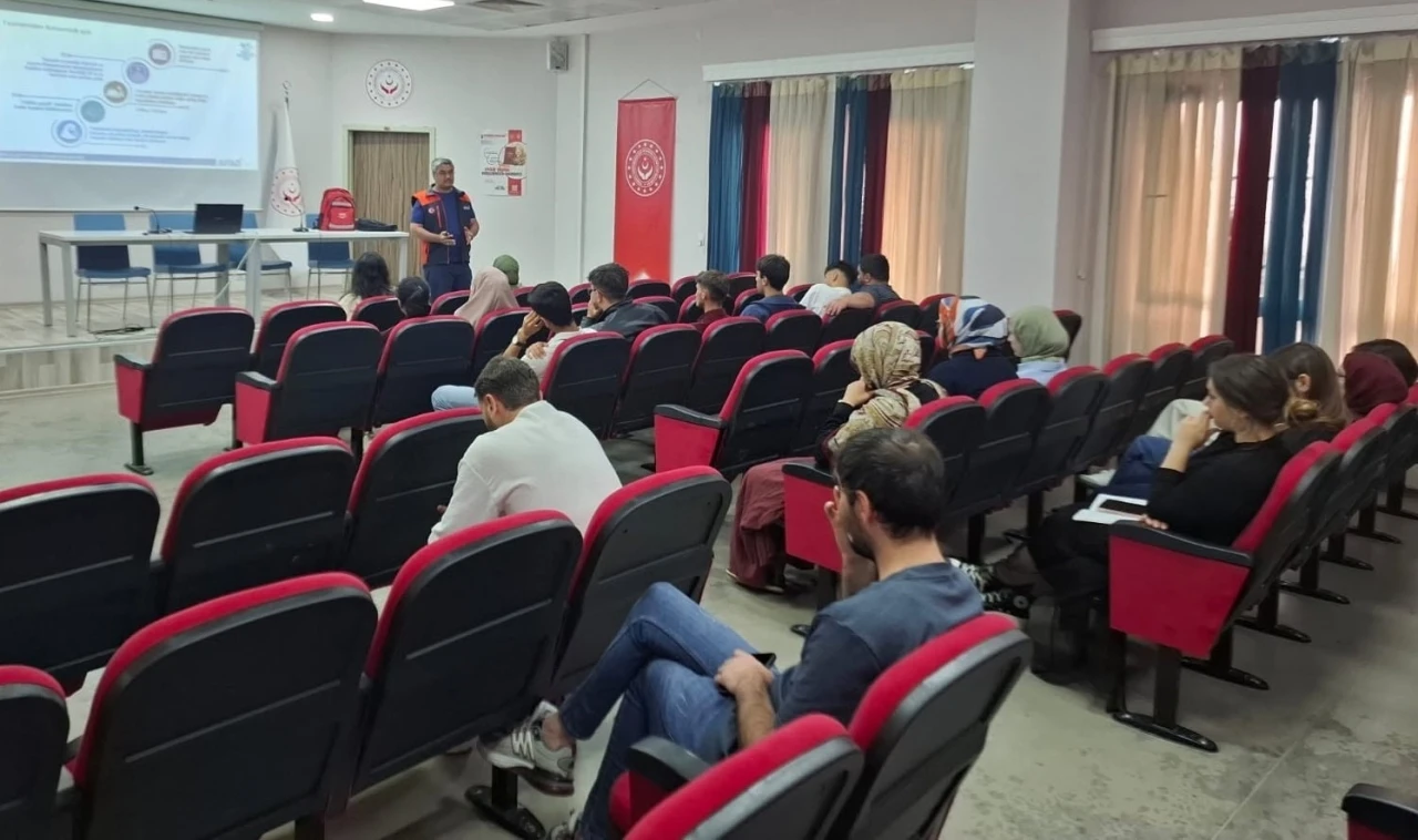 Bakım personeline afet farkındalık eğitimi verildi
