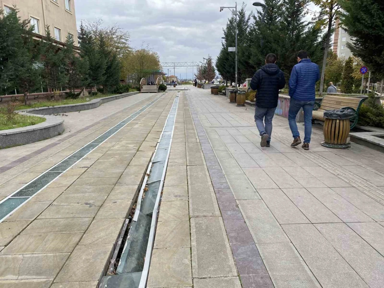 Bakımsız kalan Hatboyu her geçen gün daha da yıpranıyor
