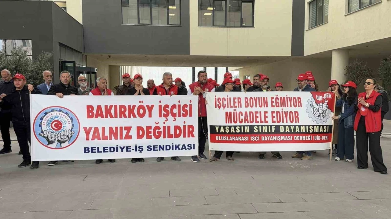 Bakırk&ouml;y Belediyesi &ouml;n&uuml;nde "işten &ccedil;ıkarma" tepkisi
