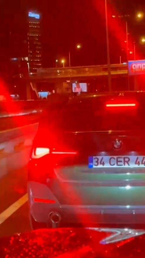 Bakırköy’de bir maganda trafikte tartıştığı kadın sürücüyü böyle darp etti