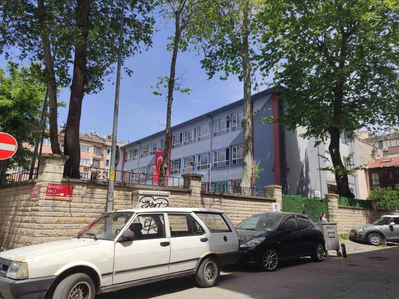 Bakırköy’de okul tuvaletinde çıkan yangın paniğe neden oldu
