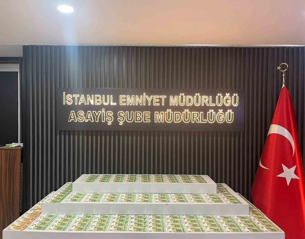 Bakırk&ouml;y&rsquo;de Rus turistin 25 bin euro&rsquo;sunu &ccedil;alanlar yakalandı
