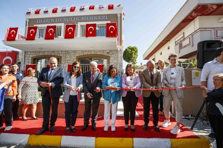 Bal&ccedil;ova&rsquo;da &rsquo;Olgun Gen&ccedil;lik Merkezi&rsquo; a&ccedil;ılışı ger&ccedil;ekleşti
