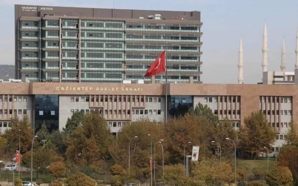 Balık&ccedil;ı cinayetinde firari sanığın kardeşi tanık olarak dinlendi
