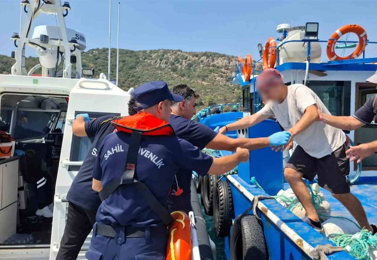  Teknede rahatsızlanan vatandaşa tıbbi tahliye