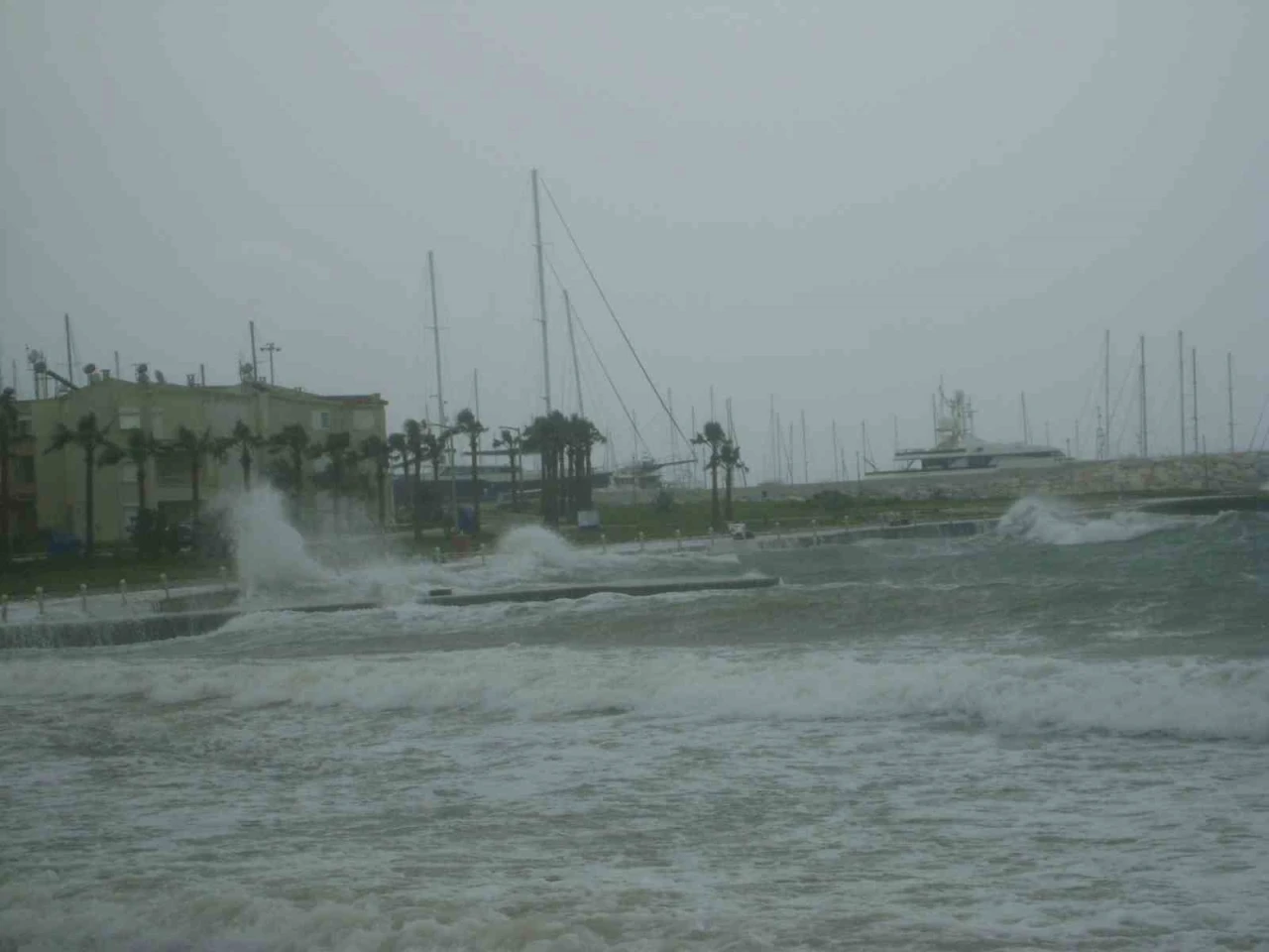 Balık&ccedil;ılara "fırtına" uyarısı
