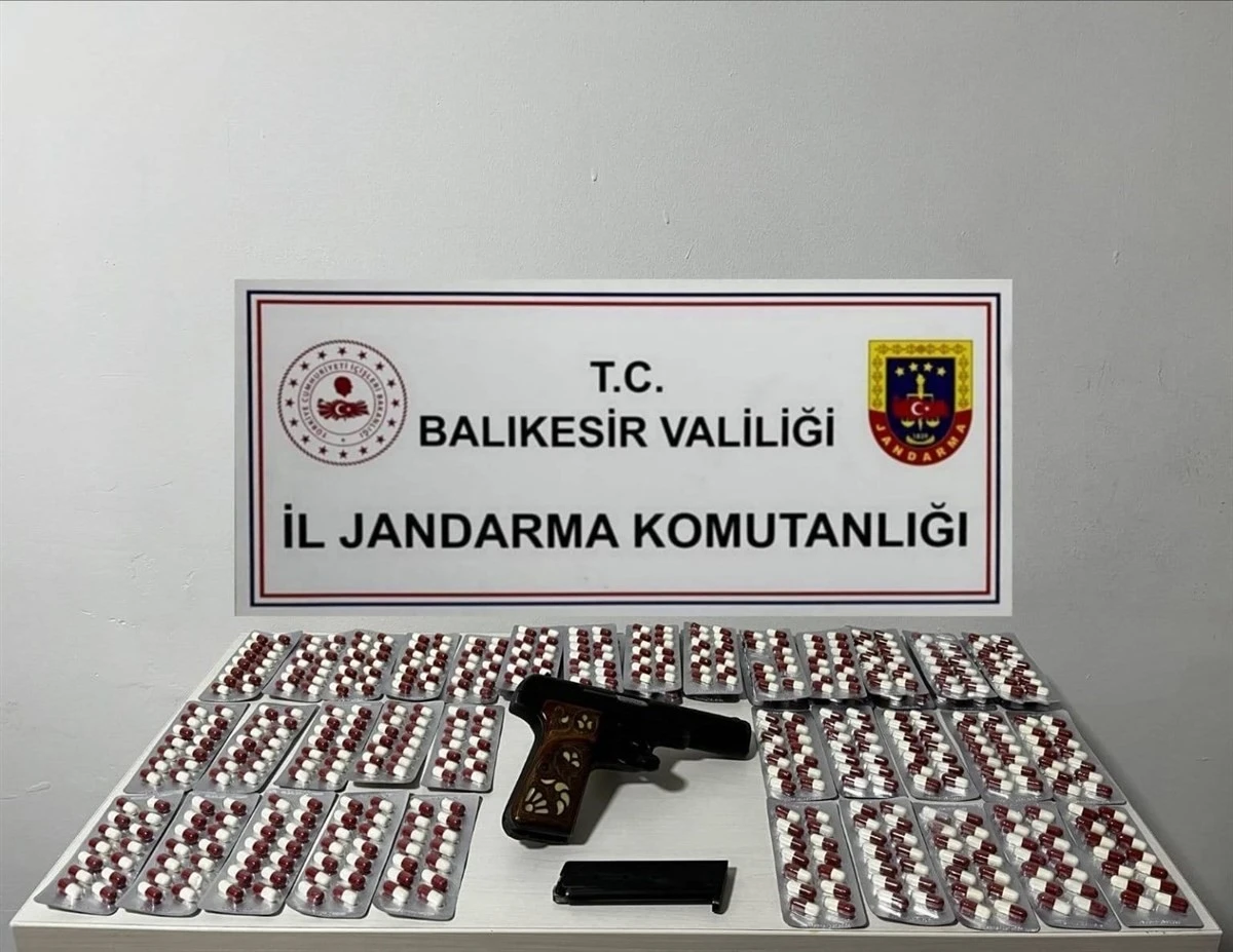 Balıkesir&rsquo;de 8 il&ccedil;ede uyuşturucu operasyonu; 31 şahıs yakalandı
