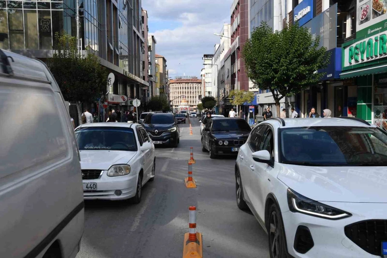 Balıkesir’de çift sıra park sorununa çözüm
