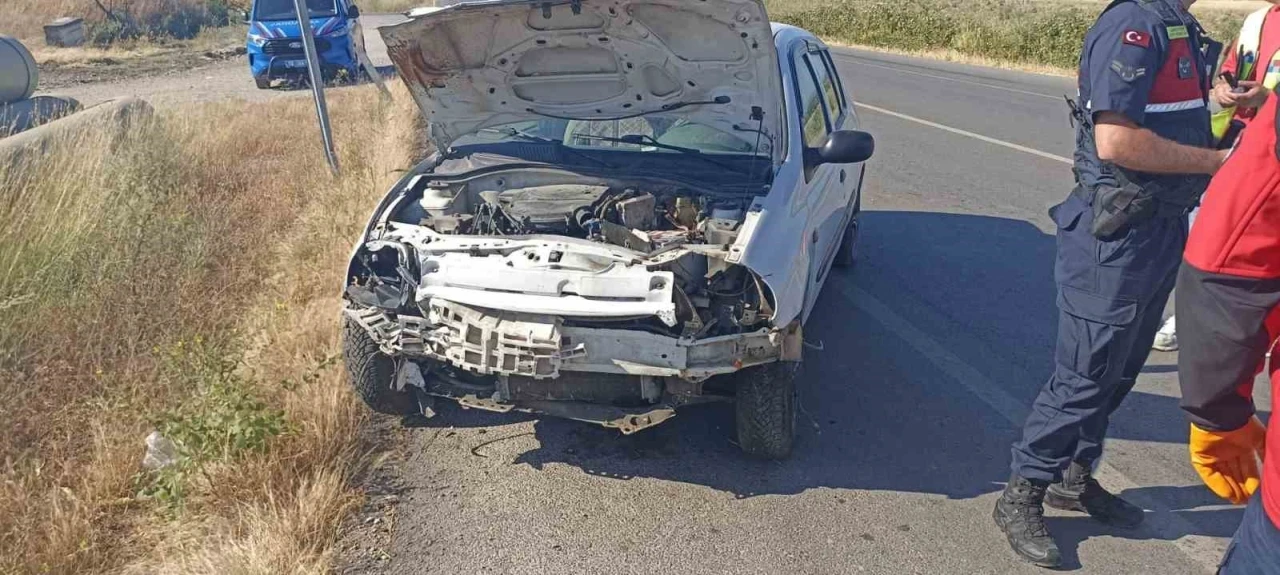 Balıkesir&rsquo;de &ccedil;ift taraflı trafik kazası; 1 ağır 7 kişi yaralı
